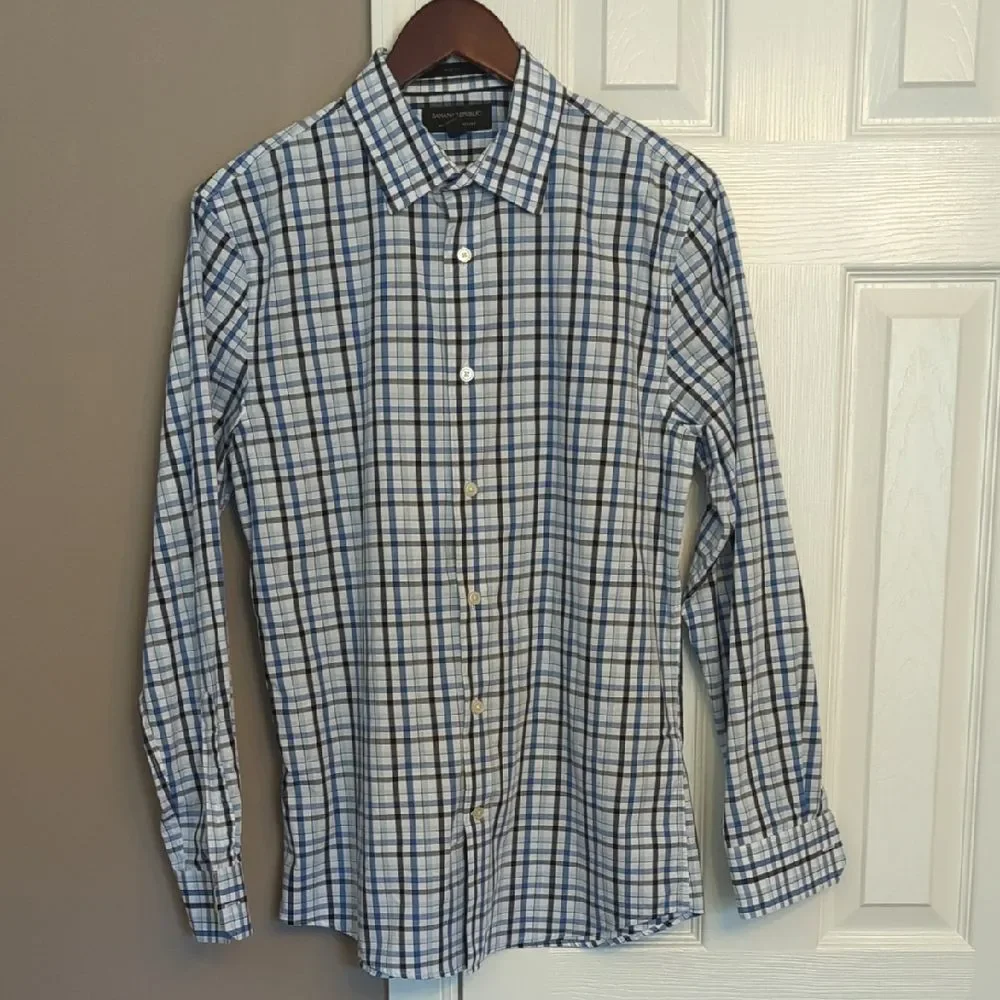 Banana Republic Men's Plaid Bitton-Down Shirt In White and Blue